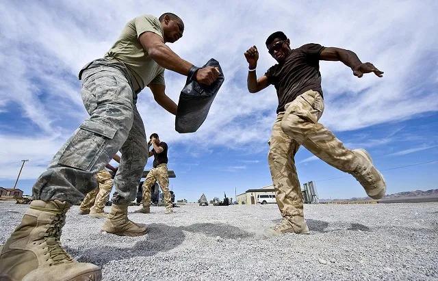 Les meilleurs arts martiaux pour l'Armée - Phil Team